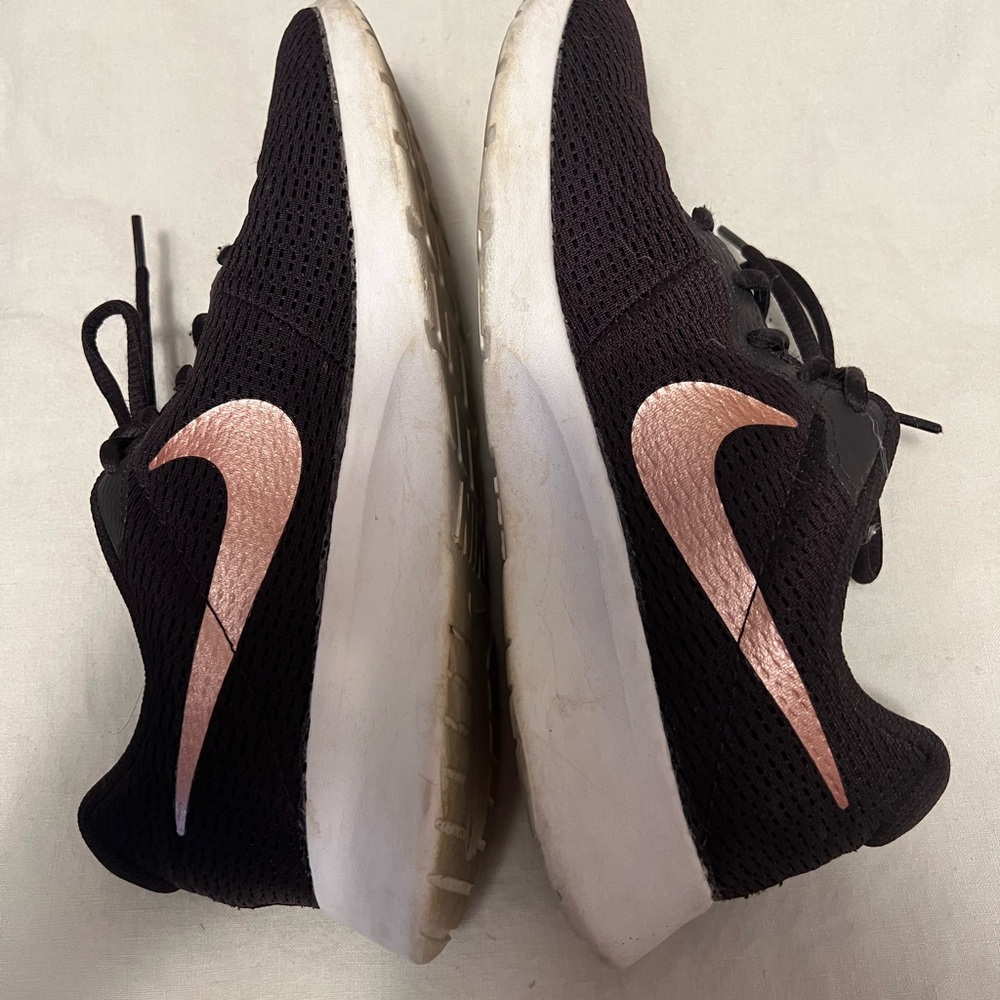 Woman’s Nike Running shoes size 8 barely used